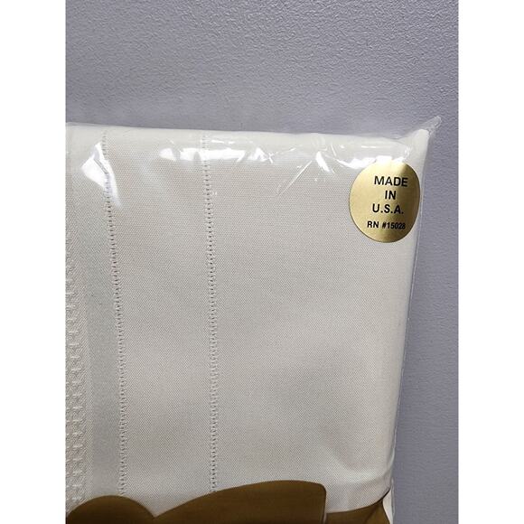 Vintage Bardwil Linens White Satin Ease 60 x 120 Oblong Table Cloth USA - Picture 6 of 7